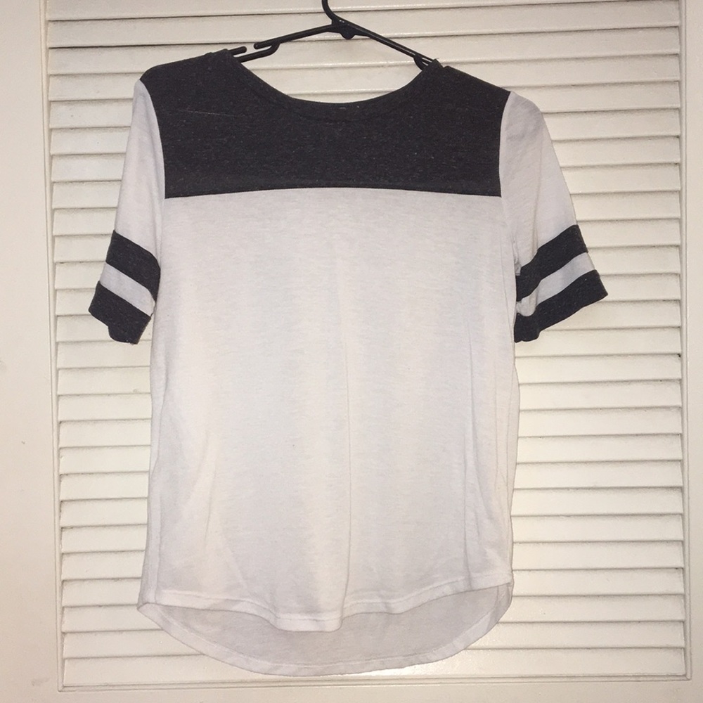 White and gray tee